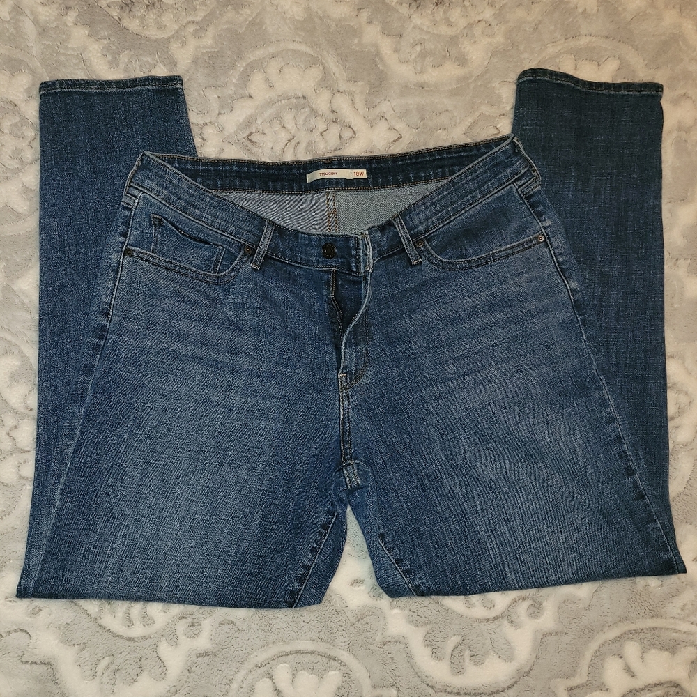 Levi 711